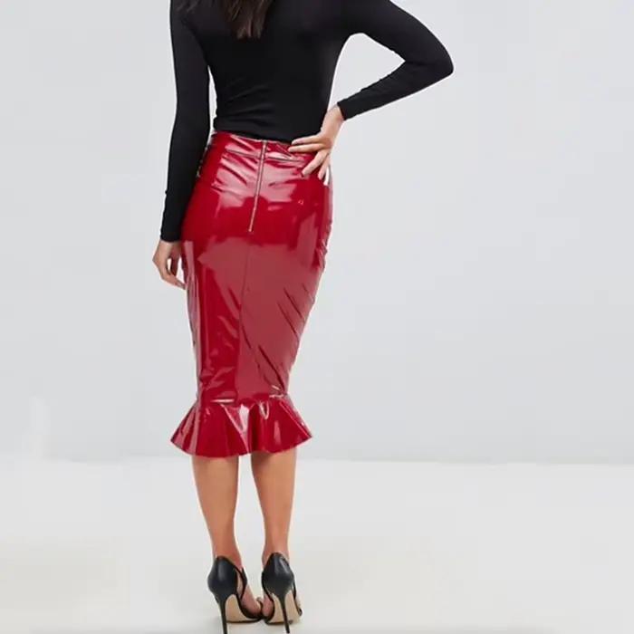 Stredne dlhá sukňa s volánmi z imitácie latexu pre ženy